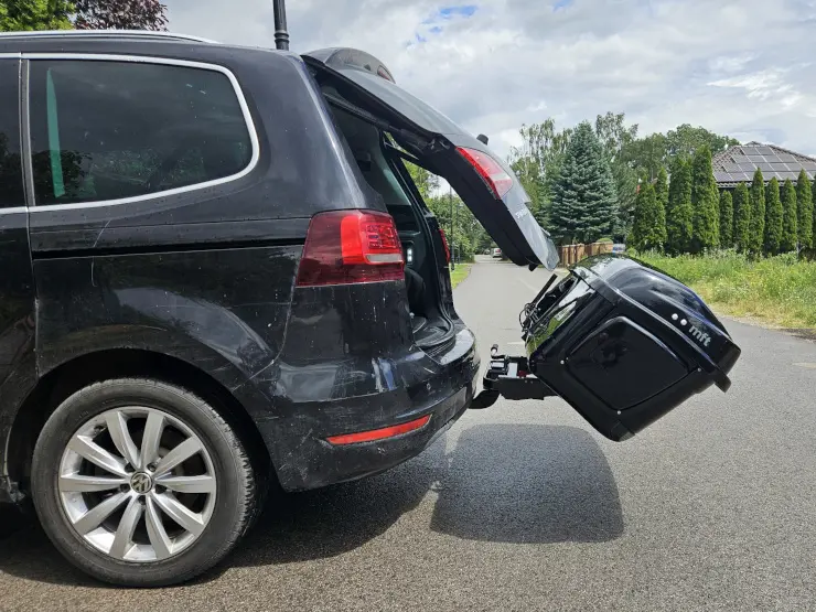 Mechanizm składania pozwala na otworzenie bagażnika