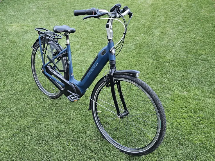 Komfortowy miejski rower elektryczny z centralnym silnikiem Bosch Komfortowy miejski rower elektryczny z centralnym silnikiem Bosch